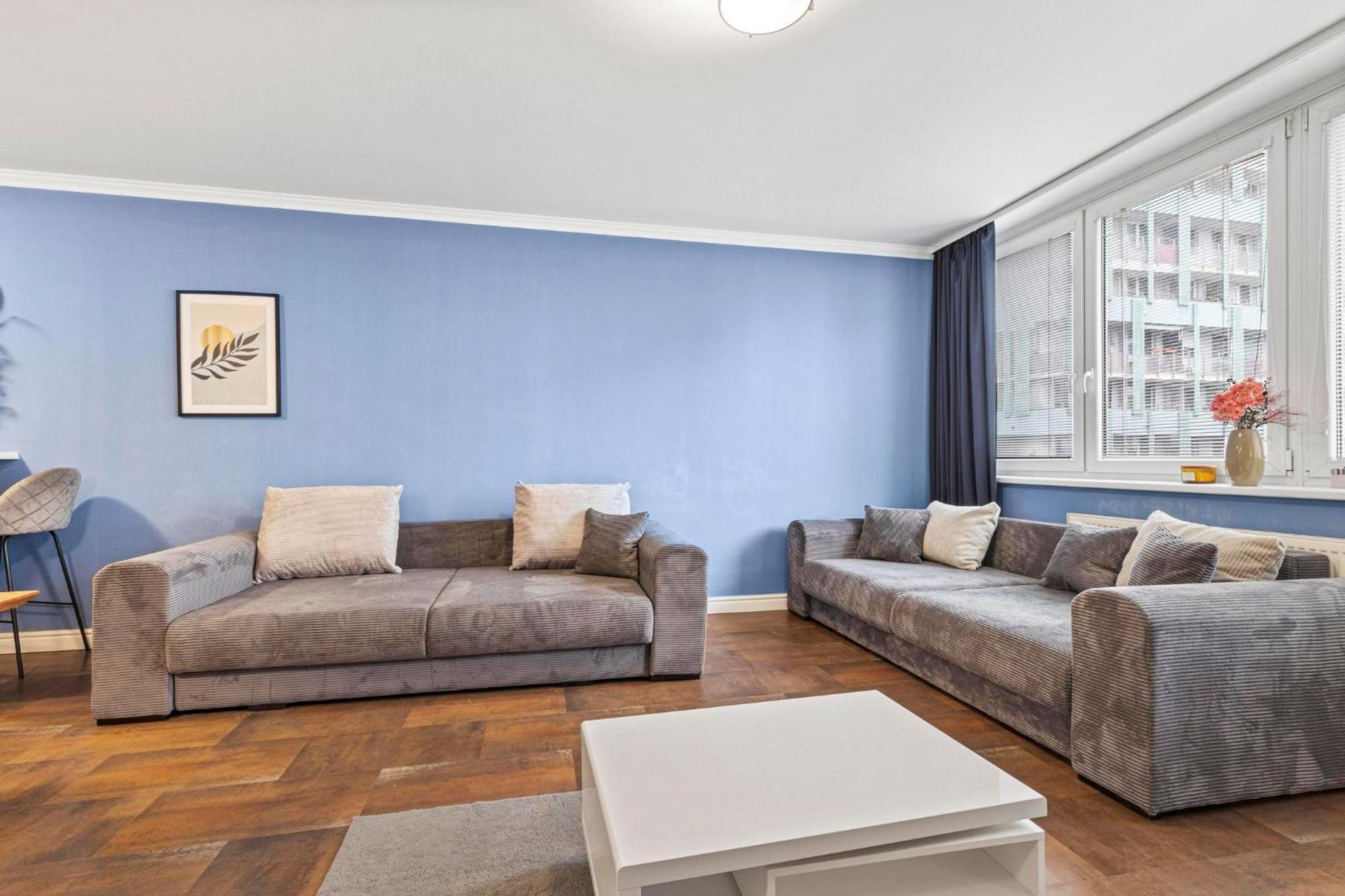 Tomato Apartment - With Free Parking Bratislava Buitenkant foto