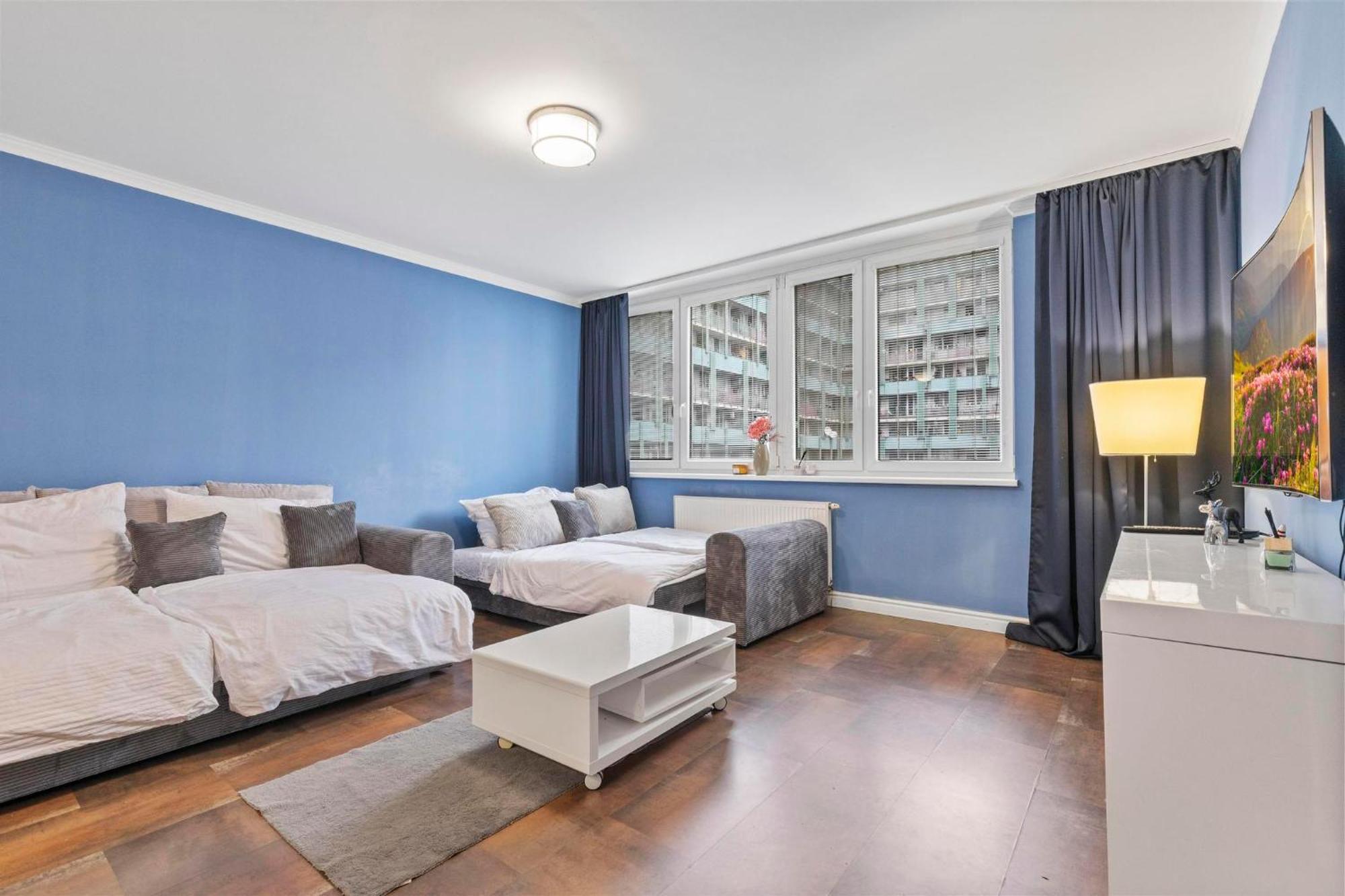 Tomato Apartment - With Free Parking Bratislava Buitenkant foto